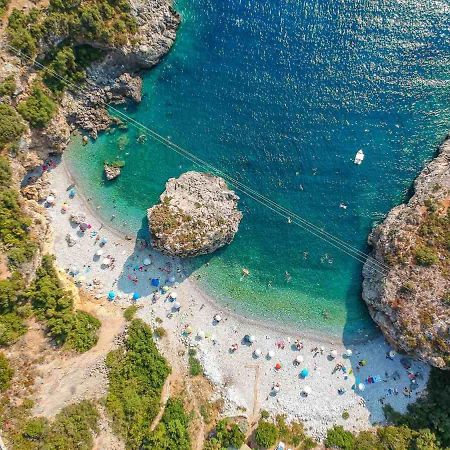 Mani Panoramic Seaviews - Luxury Summer Haven Lévktron 外观 照片