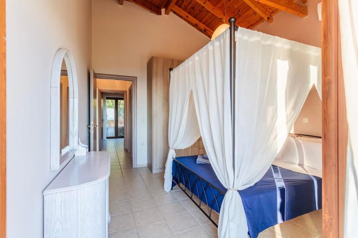 Mani Panoramic Seaviews - Luxury Summer Haven Lévktron 外观 照片