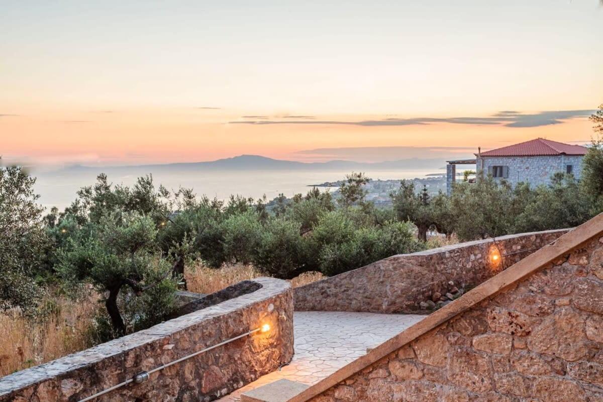 Mani Panoramic Seaviews - Luxury Summer Haven Lévktron 外观 照片