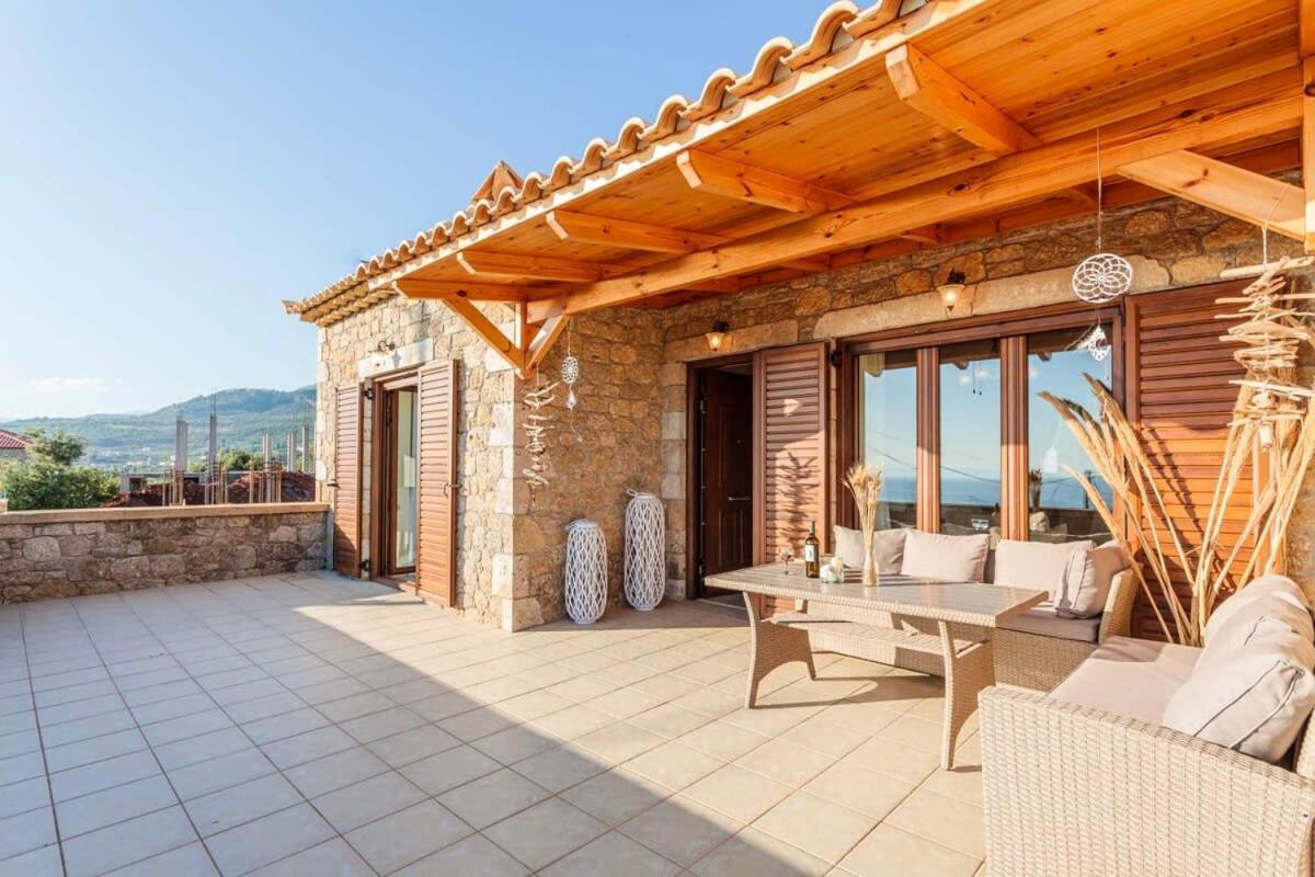 Mani Panoramic Seaviews - Luxury Summer Haven Lévktron 外观 照片