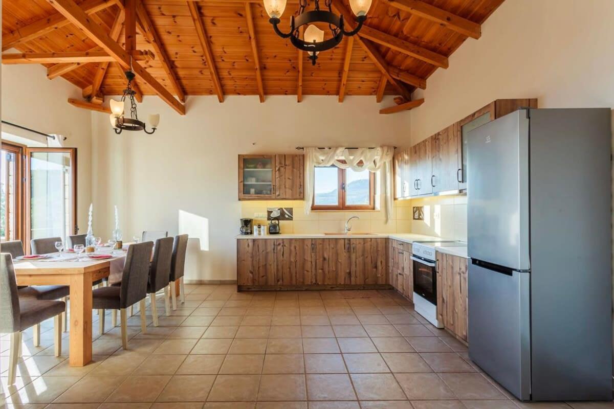 Mani Panoramic Seaviews - Luxury Summer Haven Lévktron 外观 照片